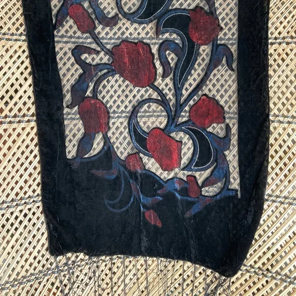 Lovely textured silk on partially transparent black shawl/scarf - Picture 3 of 12